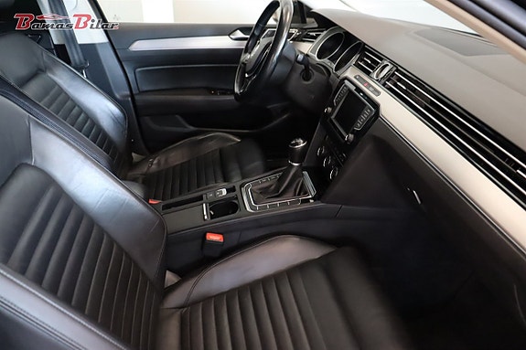 Volkswagen Passat 18 of 22