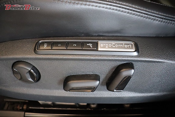 Volkswagen Passat 13 of 22