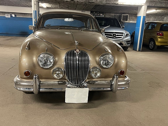 Jaguar MK. II 2 of 5