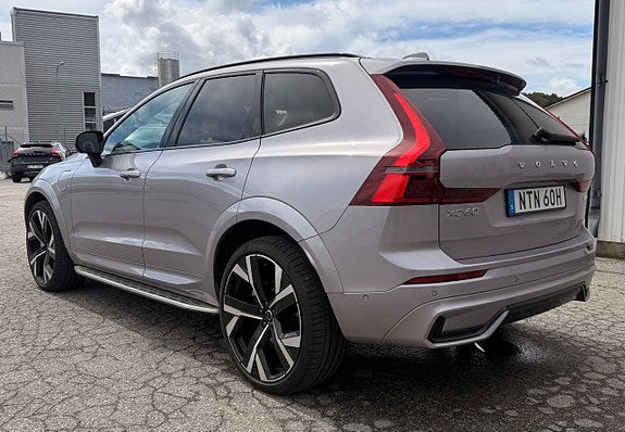 Volvo XC60 2 of 5