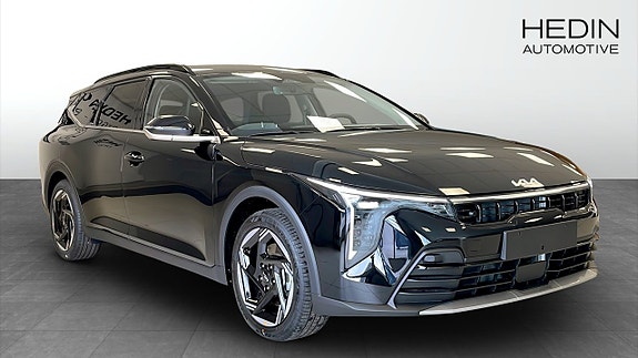 Kia K4 3 of 5