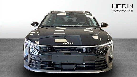 Kia K4 2 of 5