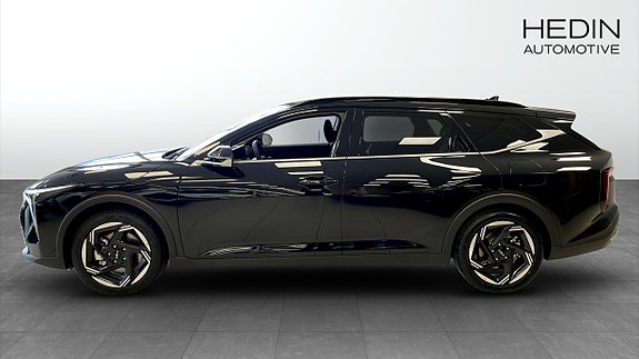 Kia K4 4 of 5