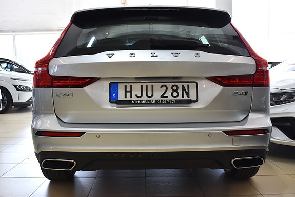 Volvo V60 Cross Country 4 of 5