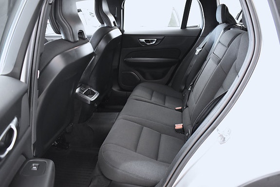 Volvo V60 Cross Country 9 of 19