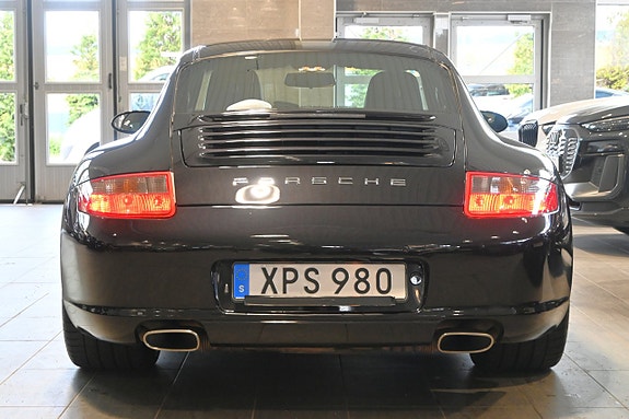 Porsche 911 Carrera 4 of 5