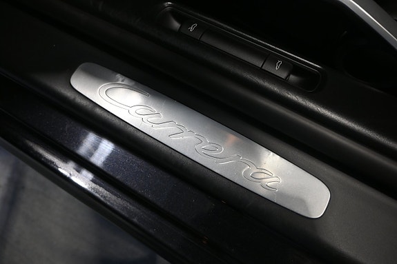 Porsche 911 Carrera 12 of 19