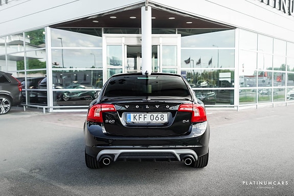 Volvo S60 4 of 5