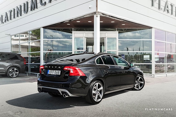 Volvo S60 2 of 5