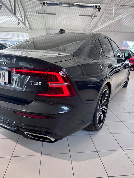Volvo S60 4 of 5