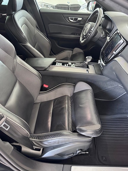 Volvo S60 15 of 28