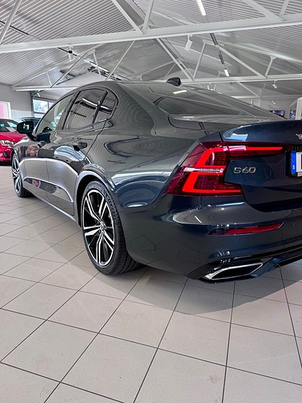 Volvo S60 3 of 5