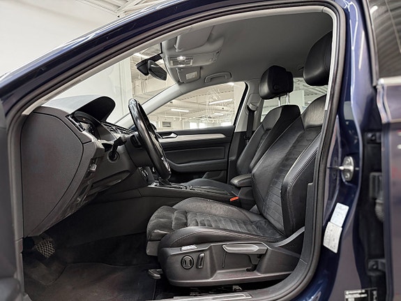 Volkswagen Passat 12 of 30