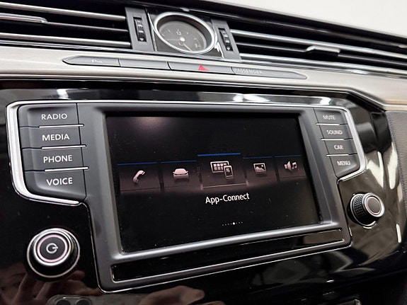 Volkswagen Passat 22 of 30