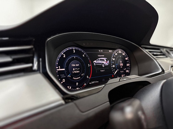 Volkswagen Passat 19 of 30