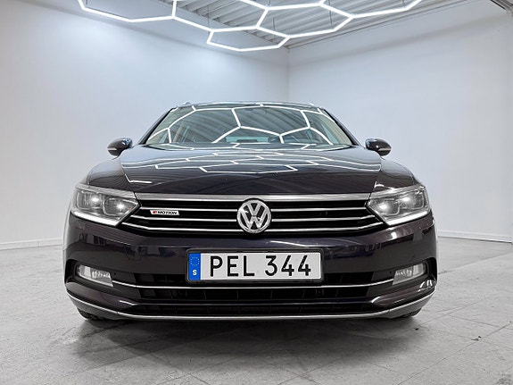 Volkswagen Passat 3 of 29