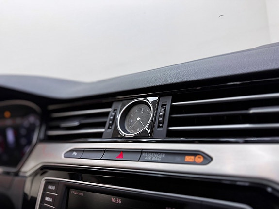 Volkswagen Passat 17 of 30