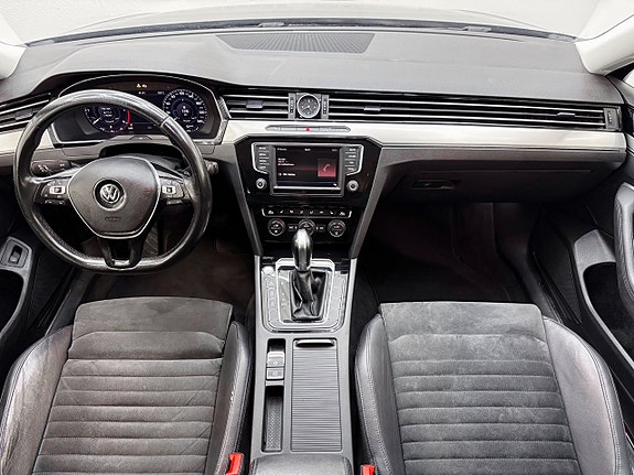 Volkswagen Passat 2 of 5