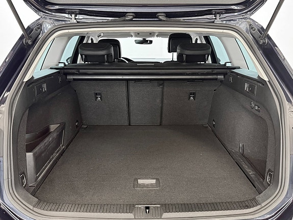 Volkswagen Passat 10 of 30