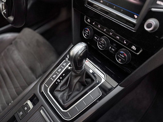 Volkswagen Passat 24 of 30