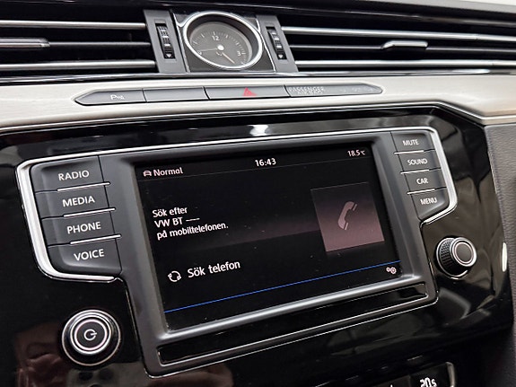 Volkswagen Passat 21 of 30