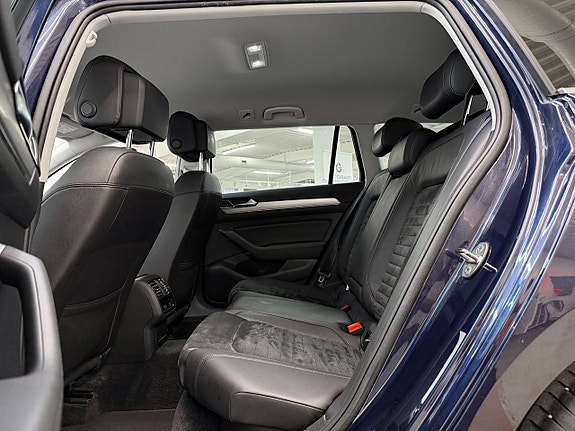 Volkswagen Passat 13 of 30