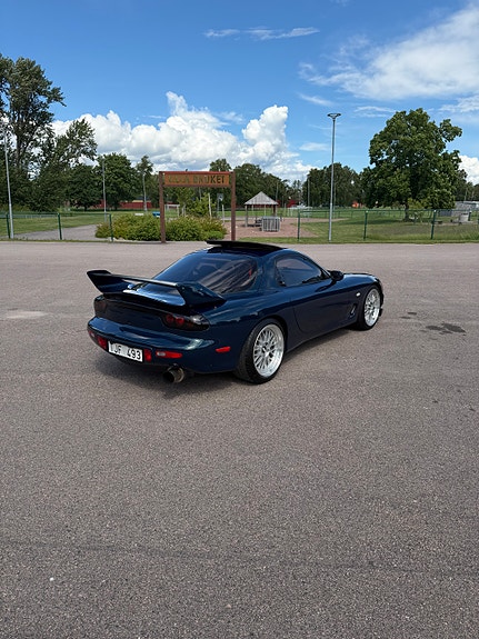 Mazda RX-7 4 of 5