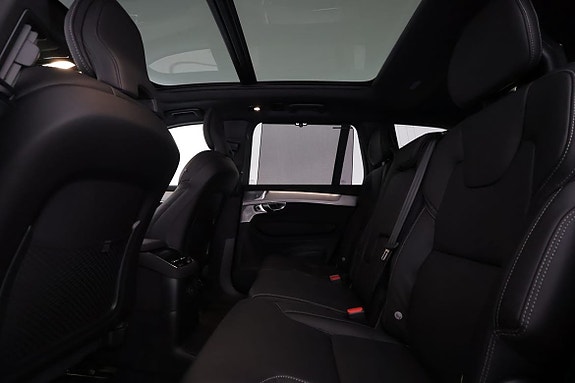 Volvo XC90 10 of 19