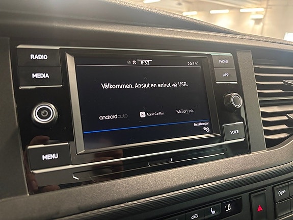 Volkswagen Caravelle 8 of 12