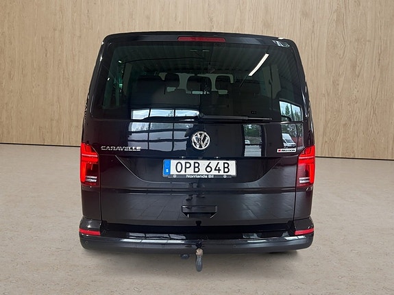 Volkswagen Caravelle 12 of 12