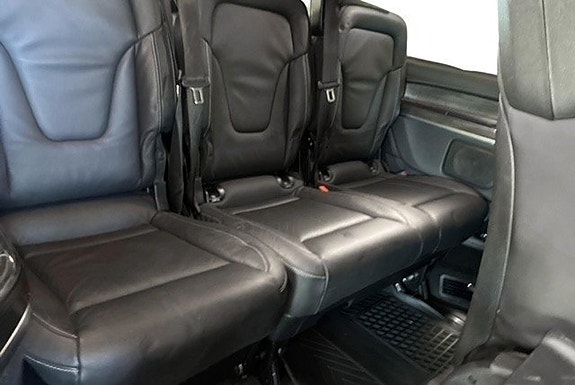 Mercedes-Benz V250 7 of 11