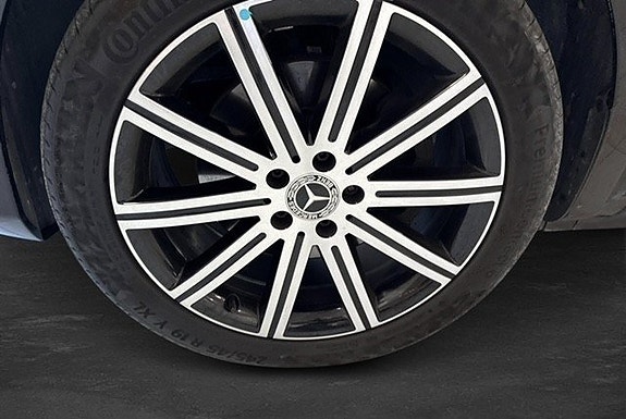 Mercedes-Benz V250 6 of 11