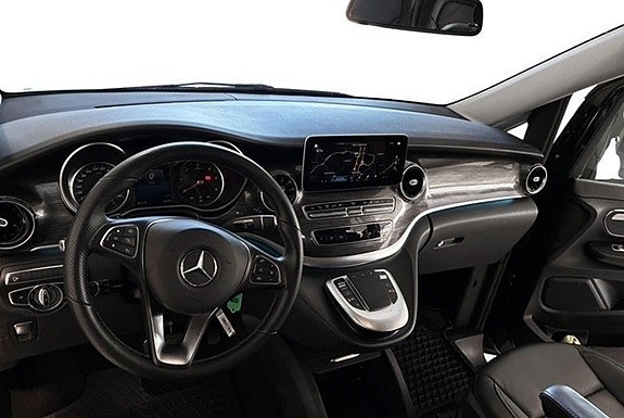 Mercedes-Benz V250 11 of 11