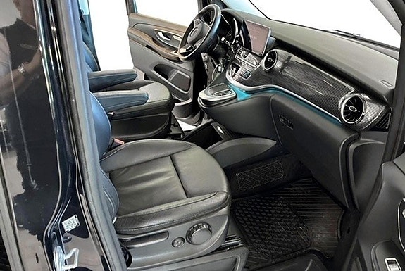 Mercedes-Benz V250 10 of 11