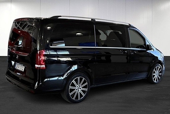 Mercedes-Benz V250 3 of 5