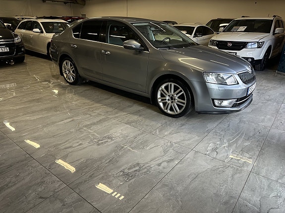 Skoda Octavia 2 of 5