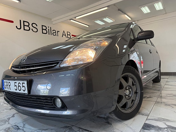 Toyota Prius 3 of 5