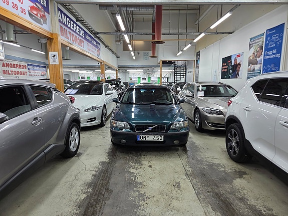 Volvo S60 3 of 5