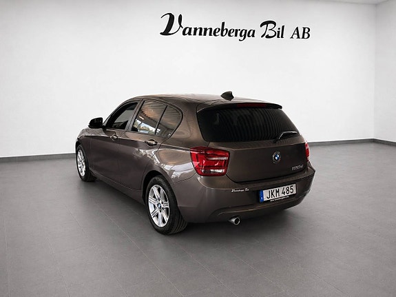 BMW 118d 4 of 6