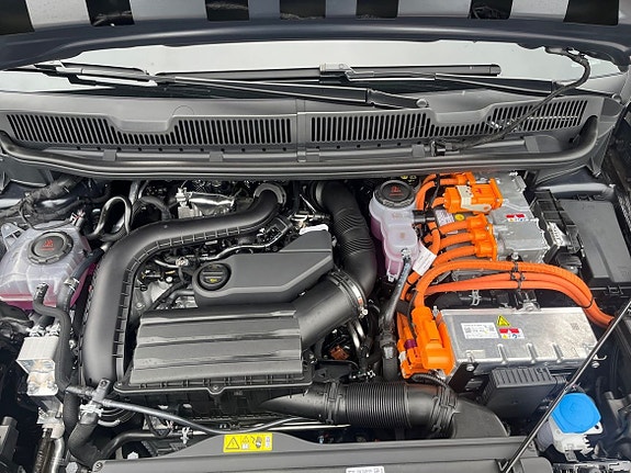 Volkswagen Caddy Maxi 17 of 22