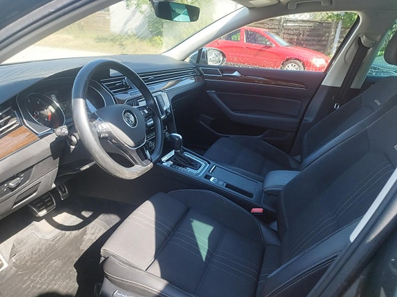 Volkswagen Passat Alltrack 3 of 3