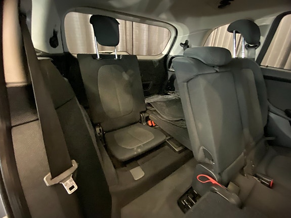 BMW 218i 12 of 30