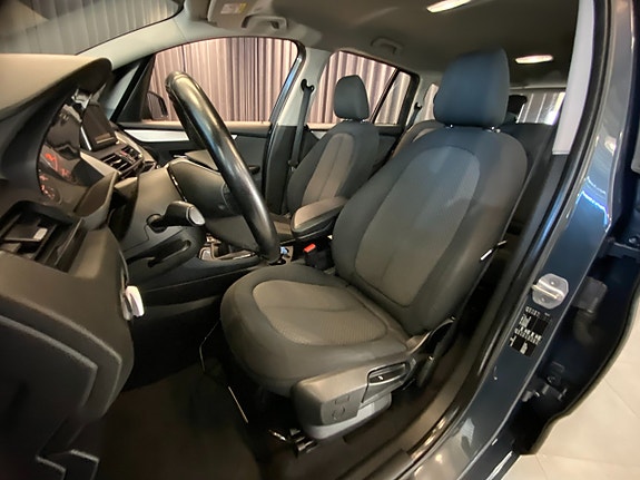BMW 218i 7 of 30