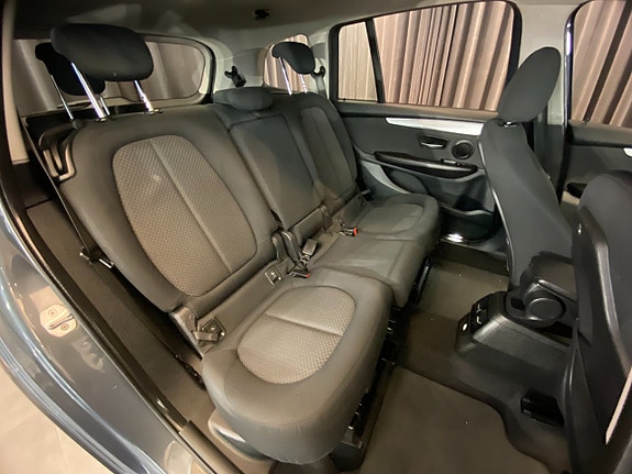 BMW 218i 11 of 30
