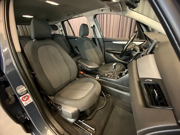 BMW 218i 10 of 30