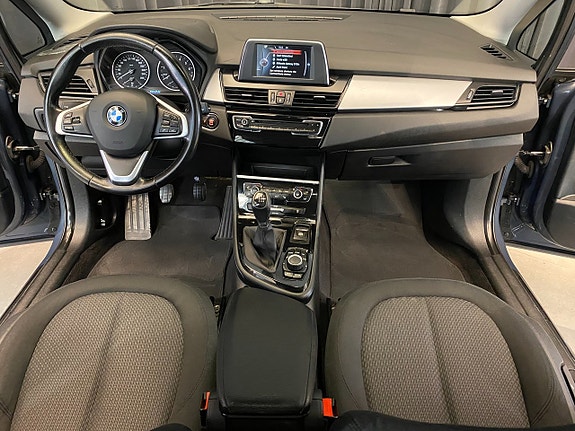 BMW 218i 6 of 30