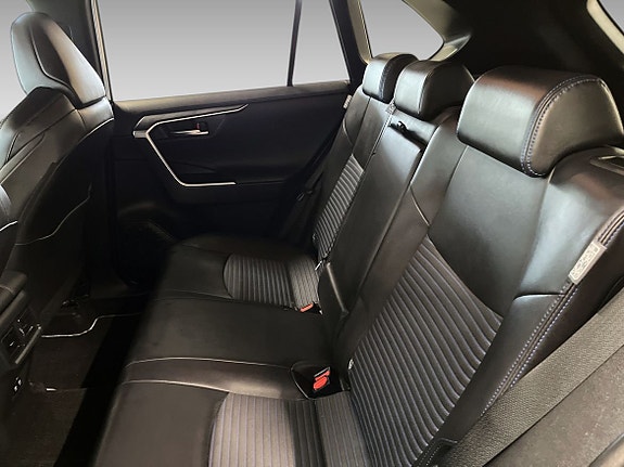 Toyota RAV4 11 of 19