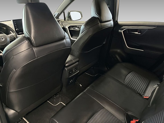Toyota RAV4 12 of 19