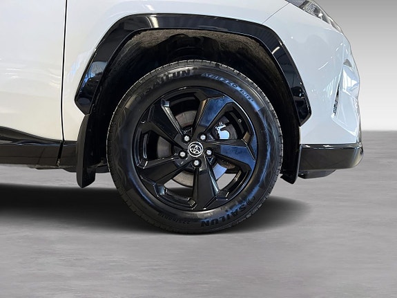 Toyota RAV4 8 of 19