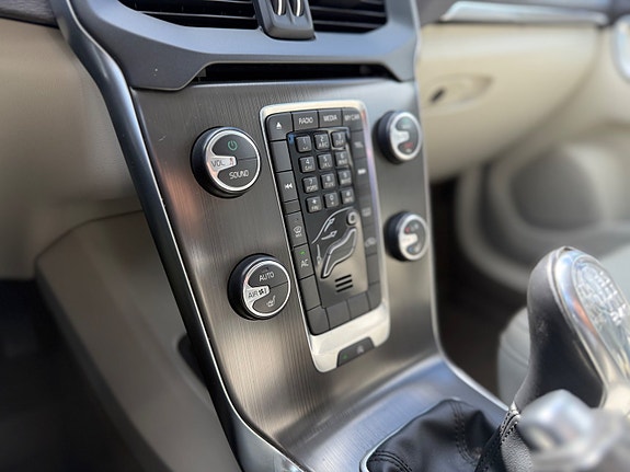 Volvo V40 14 of 24